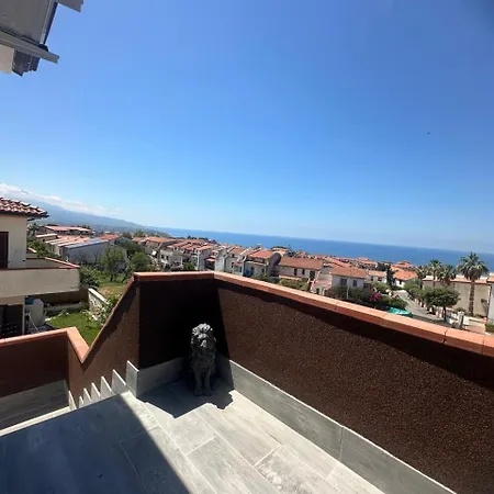 Julieta Villa *